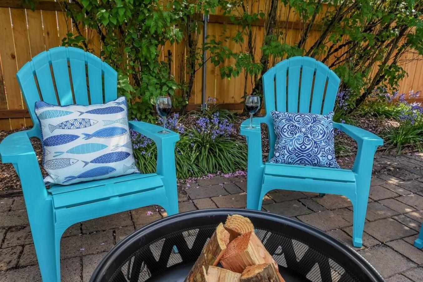 Style Meets Comfort In Beautiful Design Vancouver Exterior photo