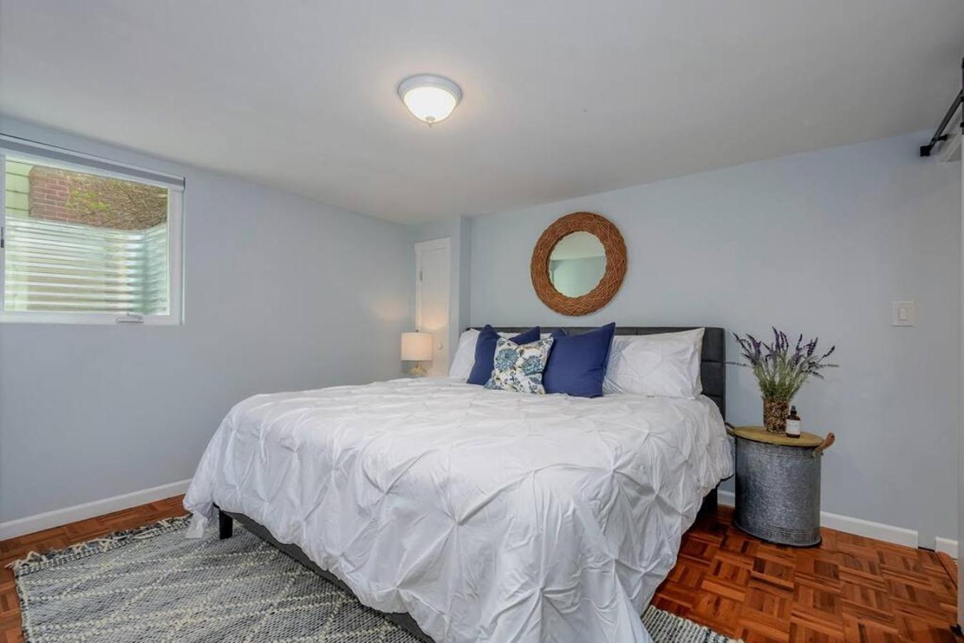 Style Meets Comfort In Beautiful Design Vancouver Exterior photo