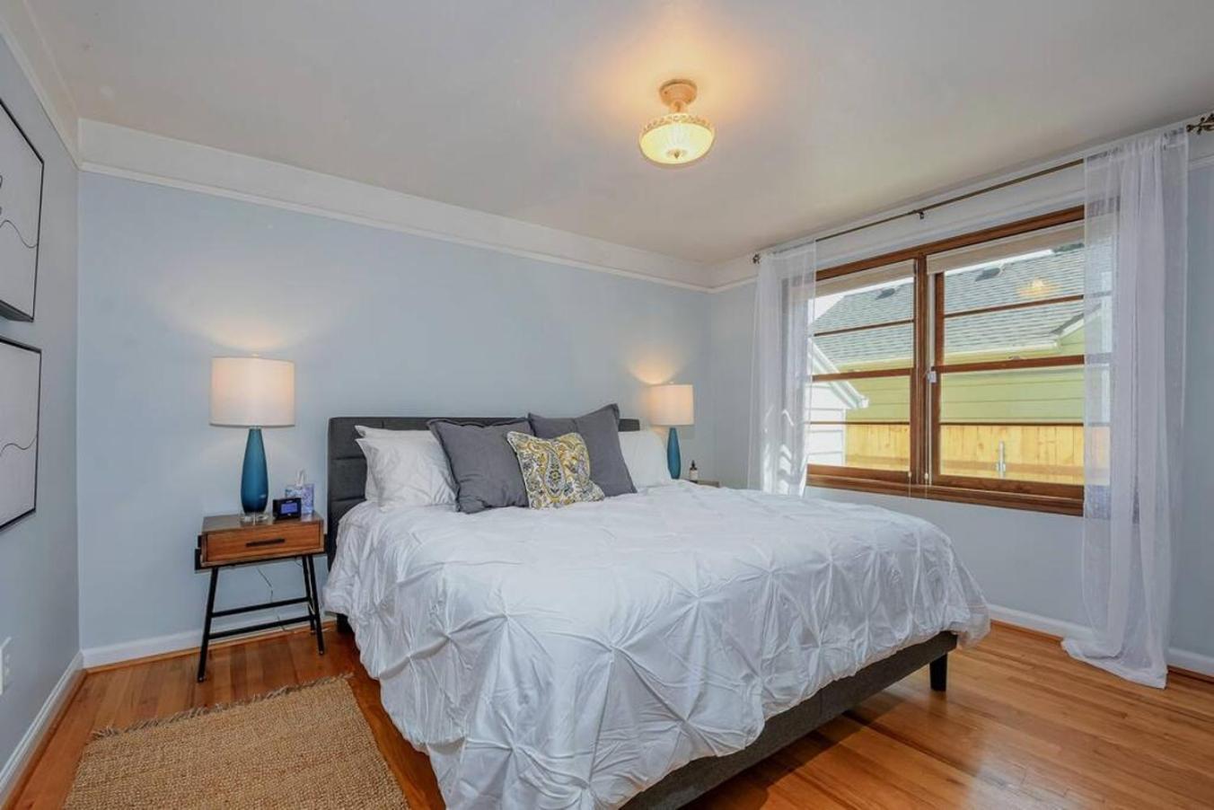 Style Meets Comfort In Beautiful Design Vancouver Exterior photo